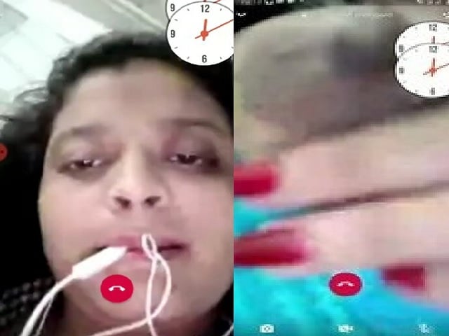 Indian GF boobs and pussy showing on video call