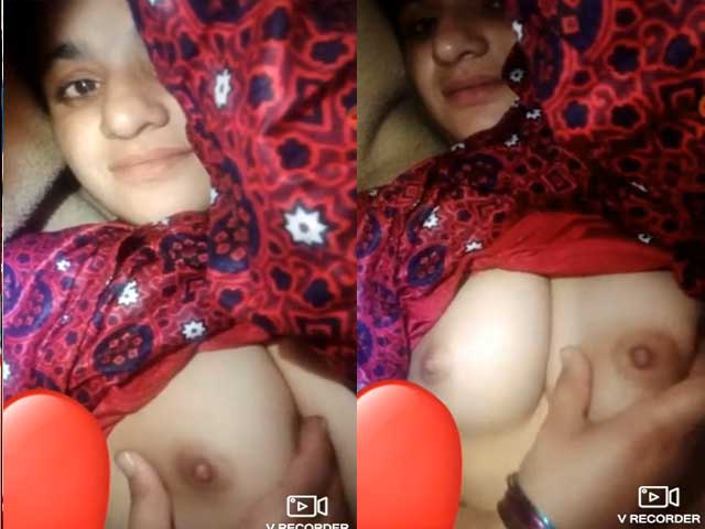 Dehati cute wife showing her sexy white boobs