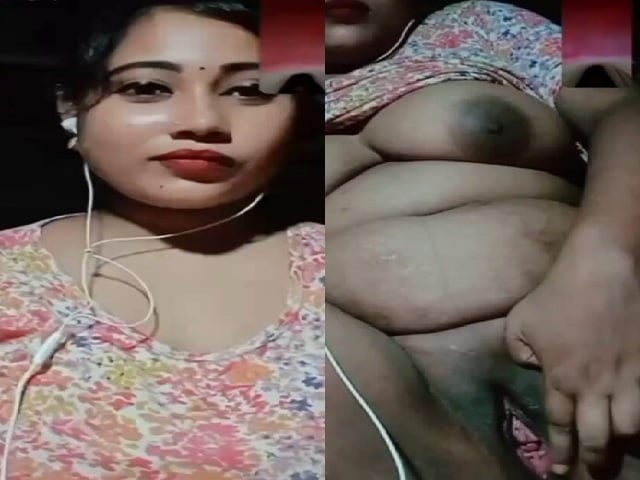 Red lips aunty naked live video call to boyfriend