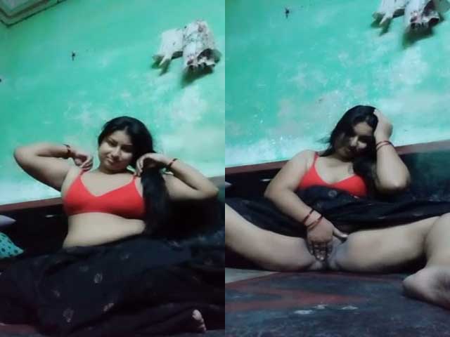 Desi fatty girl showing her sexy pussy for lover