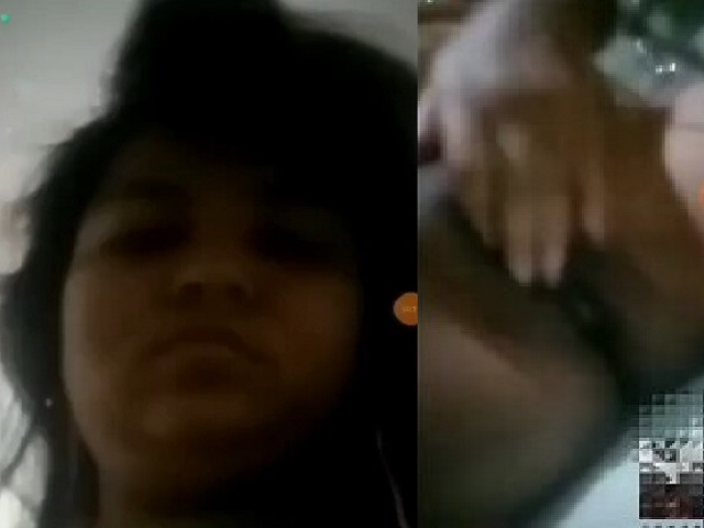 GF exposing nude body curves on selfie cam