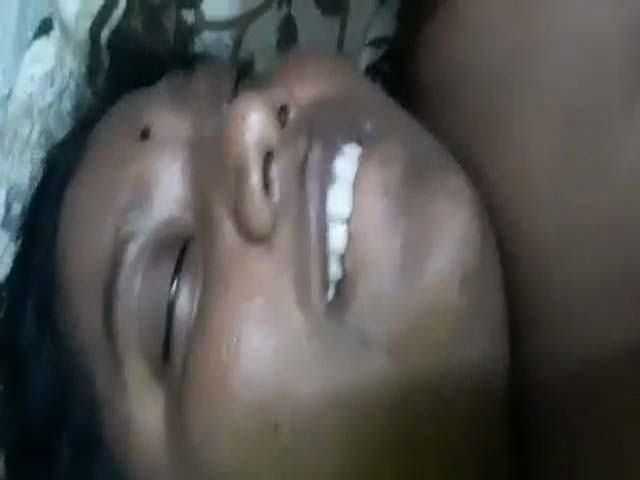 Indian mature chubby wife fucking MMS clip