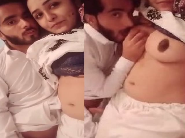 Paki wife boobs show and hubby sucking viral MMS