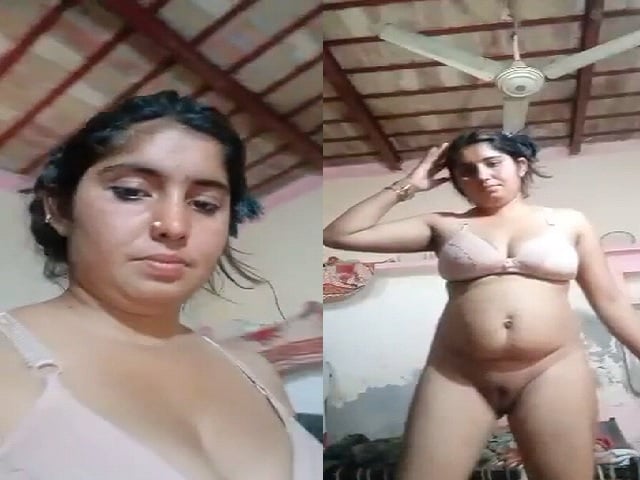 Village bhabhi in bra spreading pussy lips