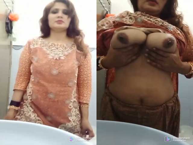 Matured Bhabhi showing boobs and pussy