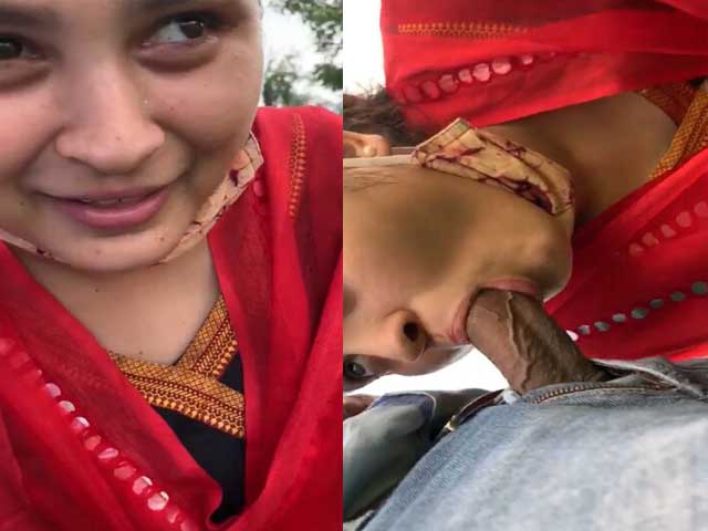 Daredevil Bhabhi giving blowjob in park
