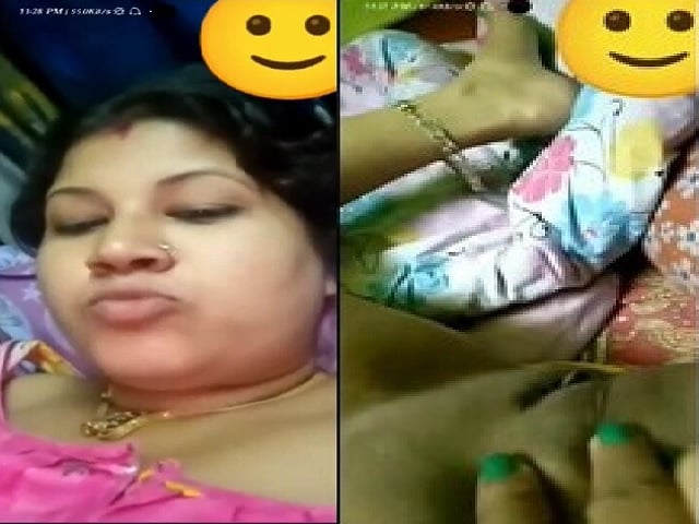 Busty Bengali boudi fingering video call sex