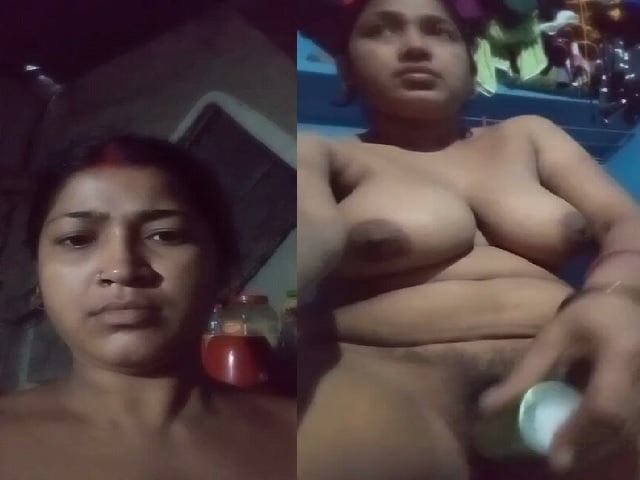 Bangla naked boudi using deodorant bottle in pussy