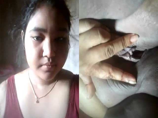 Bengali chubby housewife showing her pussy