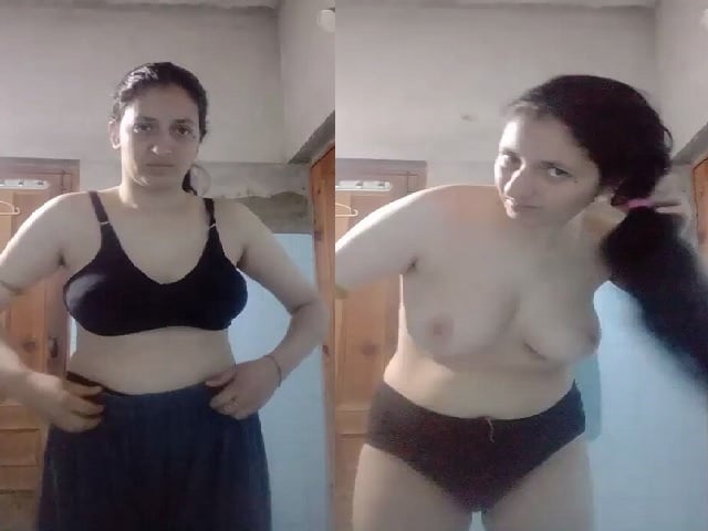 Pakistani sex maal stripping bra and viral topless
