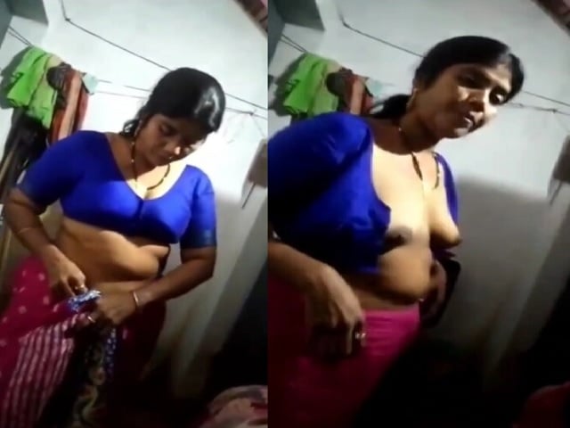 Dehati MILF changing saree and boob show MMS