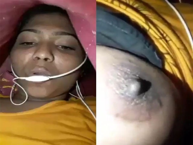 Bangladeshi girl showing her boobs and pussy