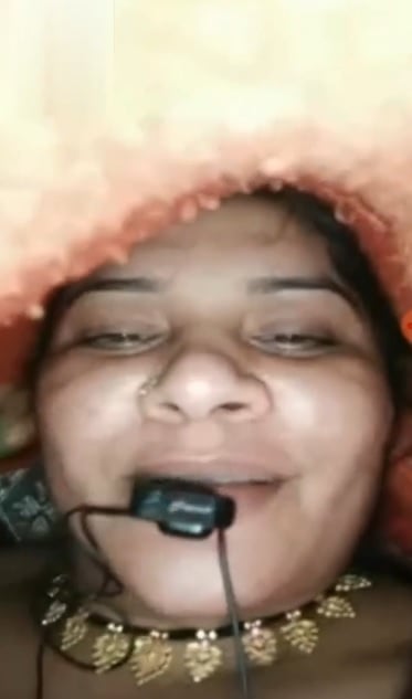 Desi BBW Bhabhi shows boobs and pussy on VC