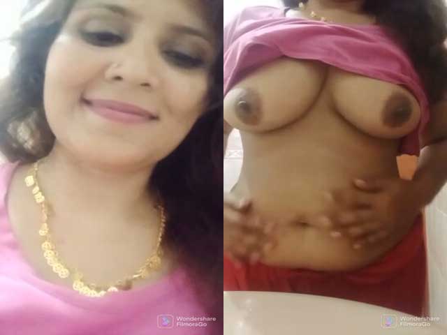 Sweet Indian Bhabhi shows boobs pussy