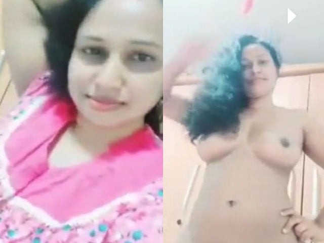 Beautiful Sri Lankan girl nude show selfie