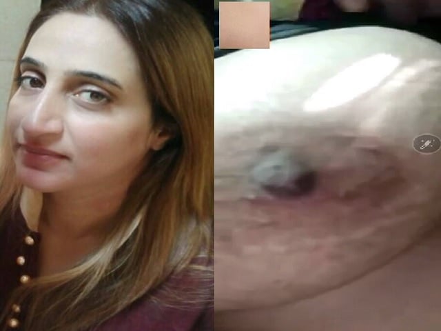 Mature Pakistani MILF boobs show on video call