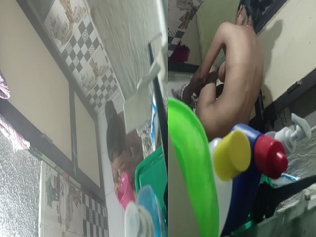 19yo teen girl nude bath hidden cam viral clip