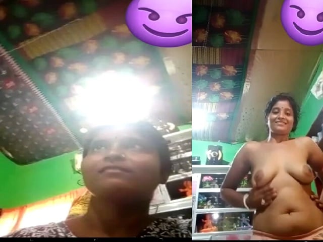 Lonely village bhabhi boobs show viral topless