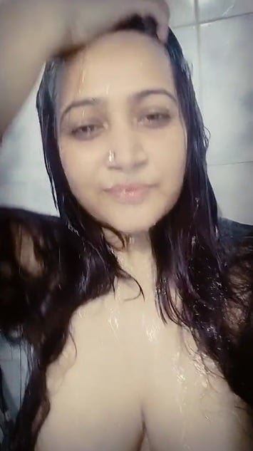 Beautiful Bangladeshi sexy Milf bathing nude