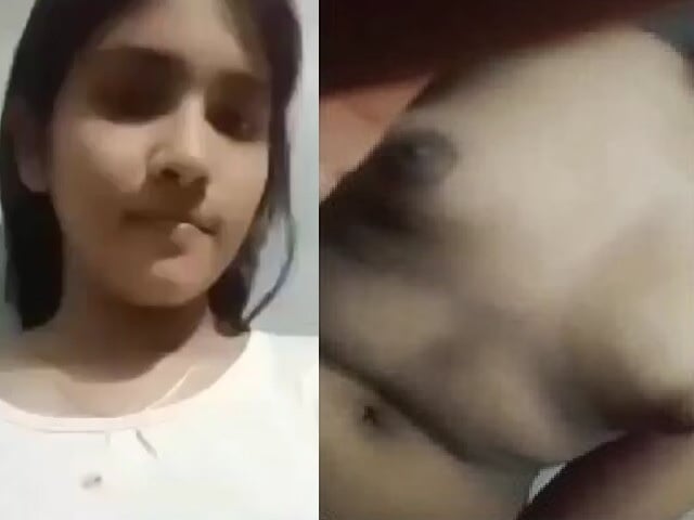 Beautiful girlfriend small boobs show on cam