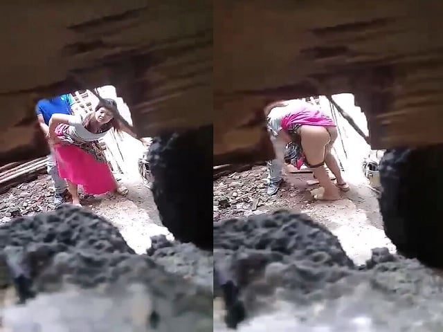 Desi lover standing outdoor hidden cam sex