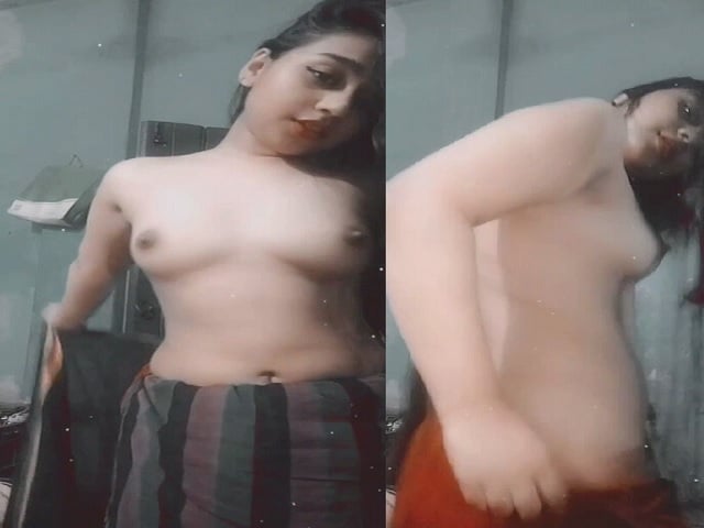 New Delhi super sexy babe striptease boobs show