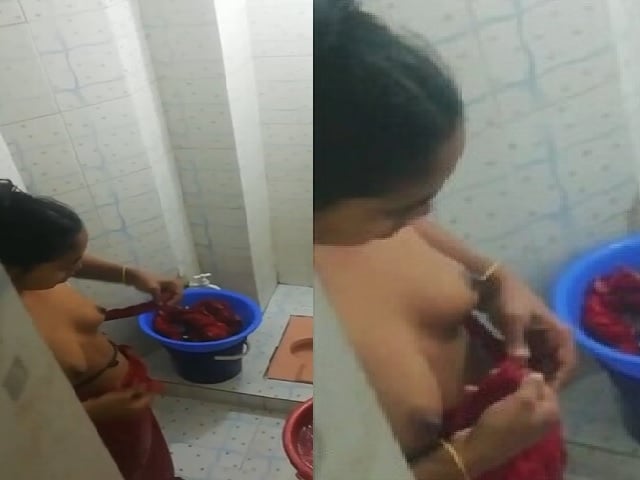 Young bhabhi boobs show before bathing viral video
