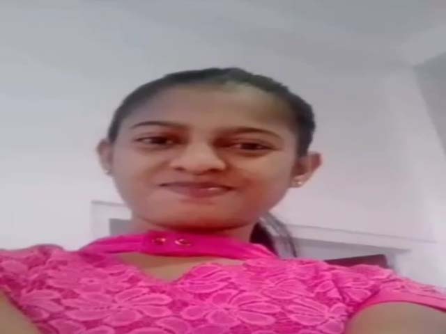 Cute Lankan girl showing her boobs