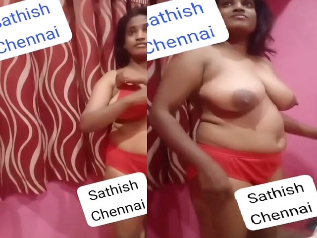 Chennai slut huge boobs show to customer