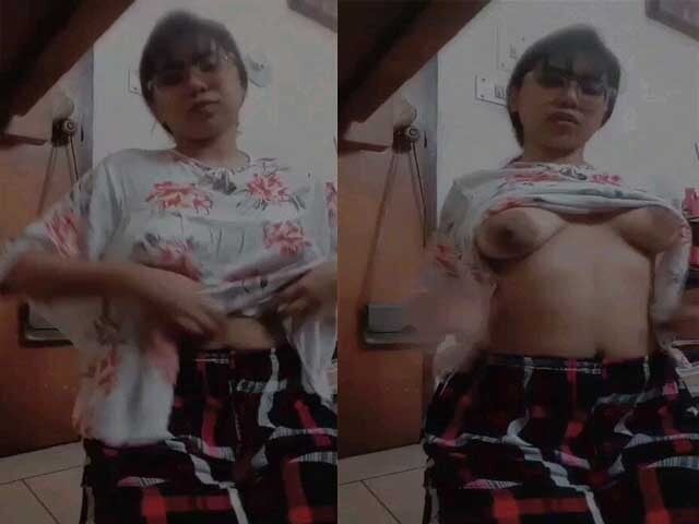 Fucking hot bitch showing her boobies