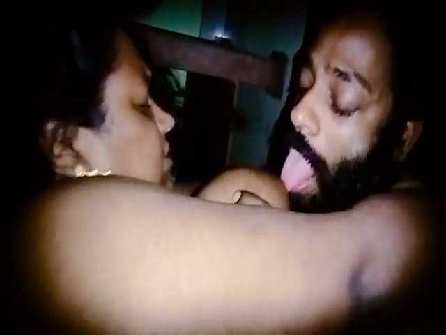 Fatty Mallu aunty fucking her lover from top