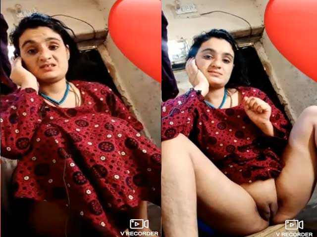 Dehati wife showing her white pussy on video call