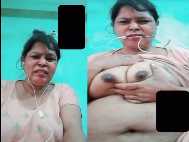 Horny MILF aunty sex chat nude video call recorded