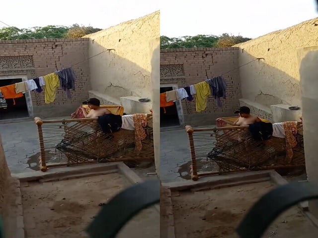 Desi village bhabhi bathing viral clip leaked
