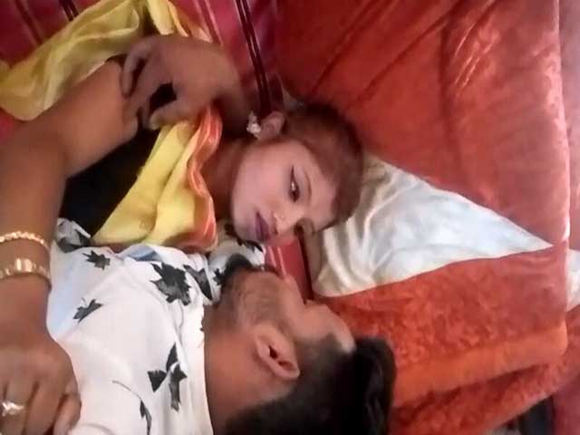 Dehati lover fucking her GF on cam