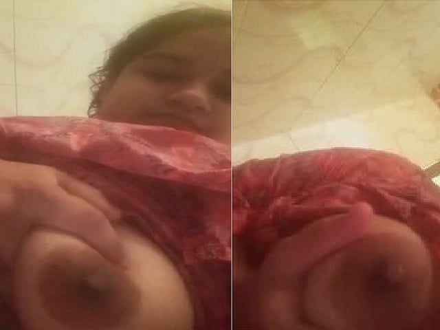 Bhabhi in bathroom showing big boobs selfie cam