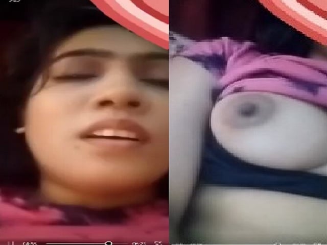 Beautiful girl fingering and boobs show viral MMS