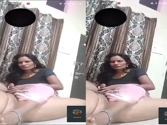 Viral Indian mature slut handling customer dick