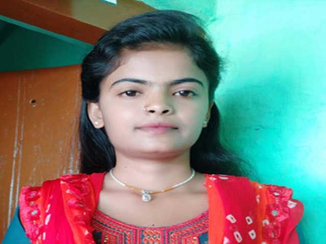 Cute Desi girl fucked on cam for the first time