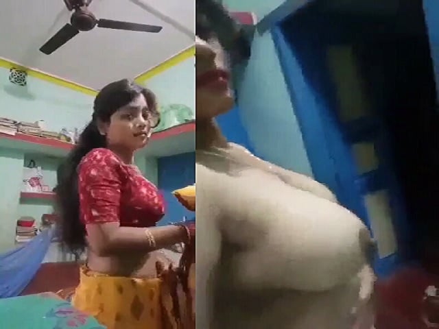 Village girl stripping saree and viral boobs show