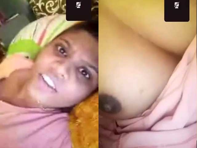 Desi girl showing her dark nipples on video call