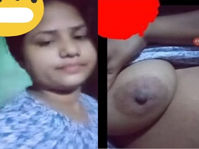 Bhabhi showing melons on video call sex chat