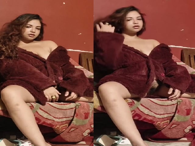 Maroon woolen overcoat viral Indian girl nude pussy