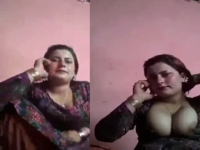 Pakistani bhabhi sex on call showing big boobs