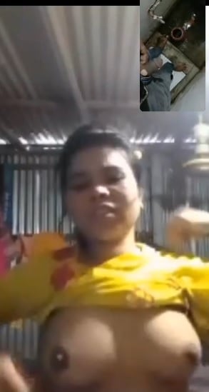 Bangladeshi village girl fingering pussy on video call